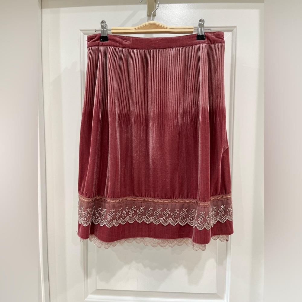 Vintage velvet pleated, lace skirt approximately size small/medium